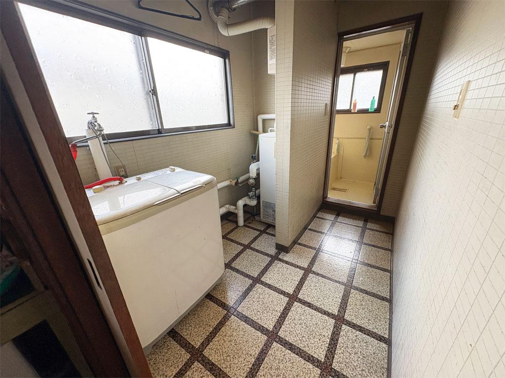 【価格改定】自然豊かな住宅地　南の森西9丁目　5SLDK 中古住宅　車庫・地下有り 内観