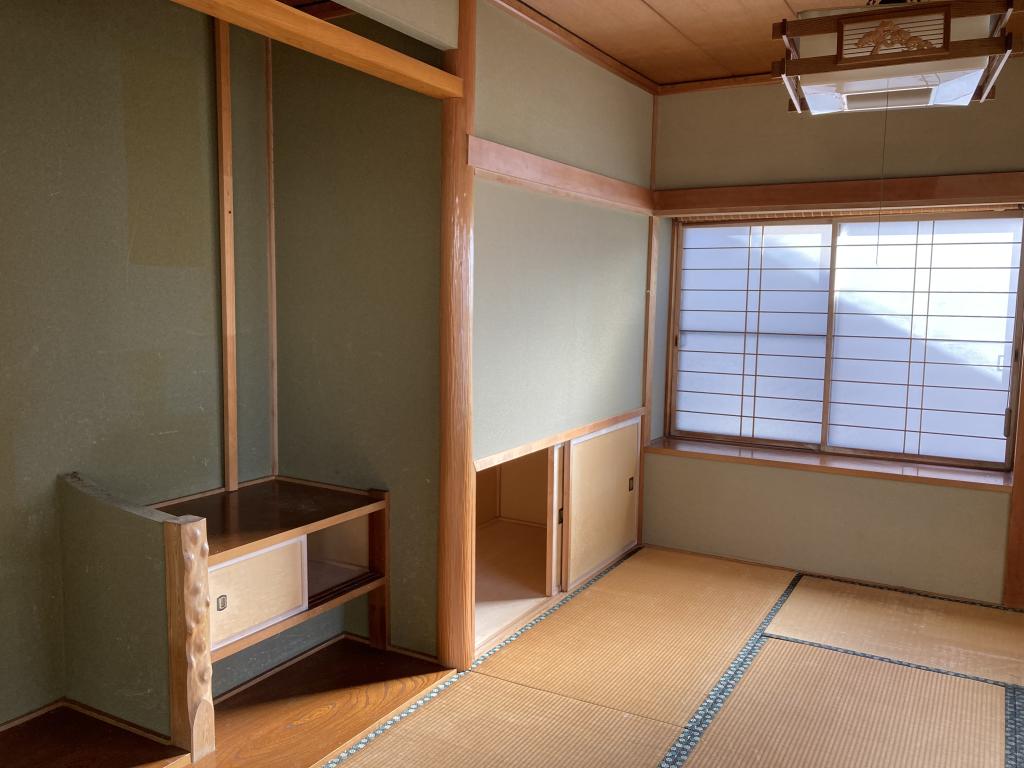 【価格改定】自然豊かな住宅地　南の森西9丁目　5SLDK 中古住宅　車庫・地下有り 内観