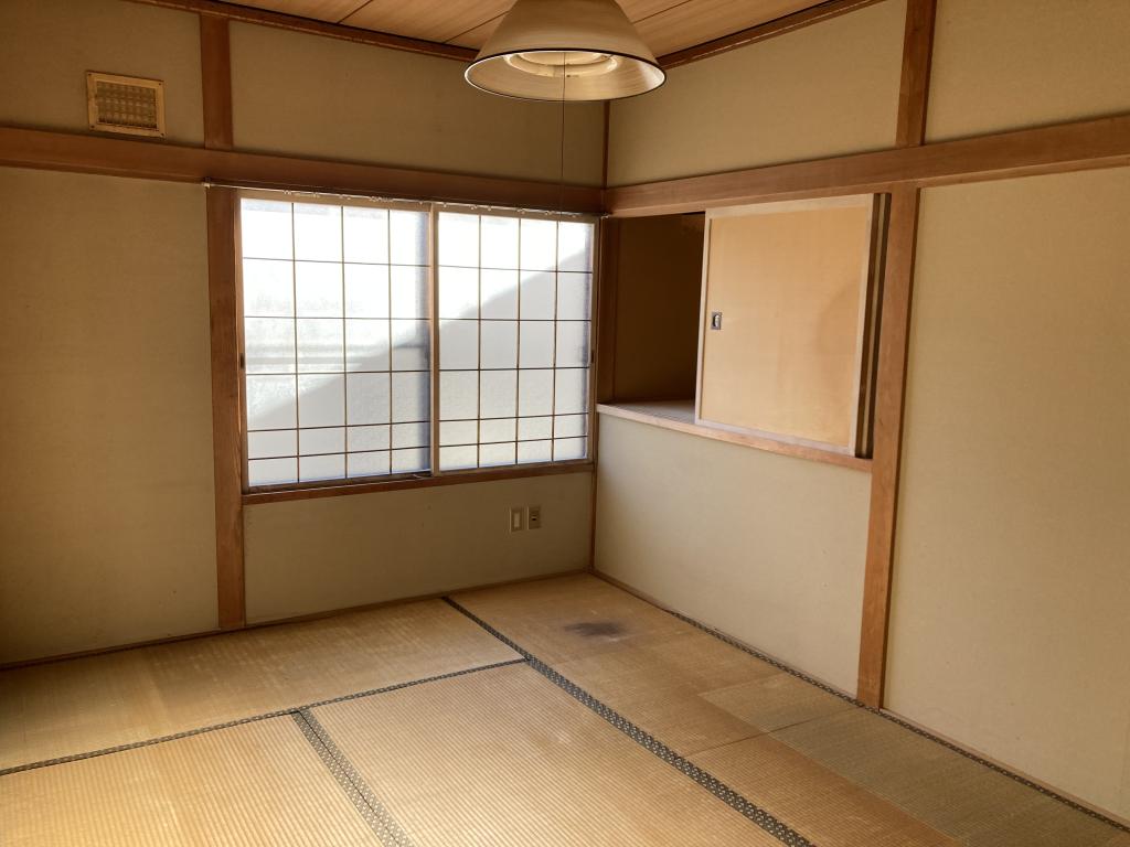 【価格改定】自然豊かな住宅地　南の森西9丁目　5SLDK 中古住宅　車庫・地下有り 内観