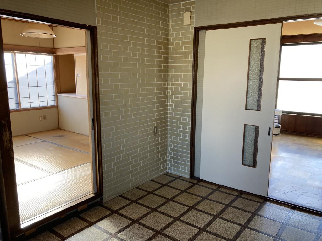 【価格改定】自然豊かな住宅地　南の森西9丁目　5SLDK 中古住宅　車庫・地下有り 内観