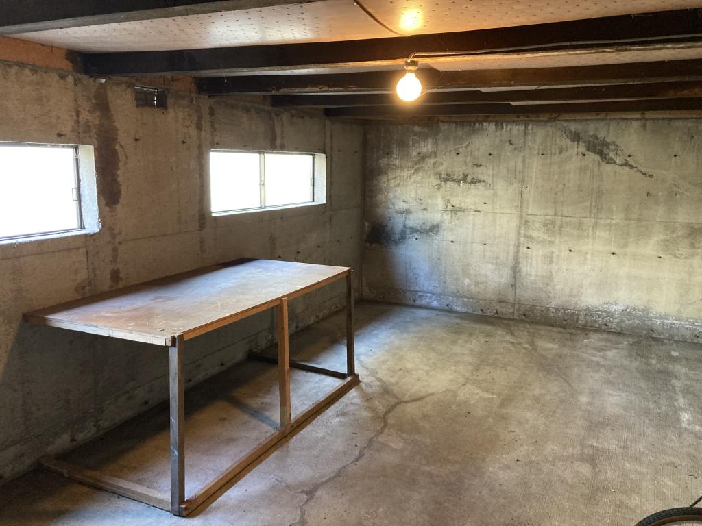 【価格改定】自然豊かな住宅地　南の森西9丁目　5SLDK 中古住宅　車庫・地下有り 内観