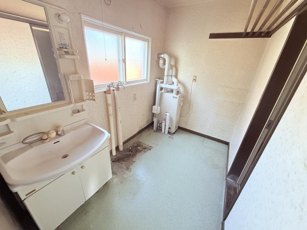 ※価格改定　西16条南30丁目の中古戸建　延床150㎡越えのリノベ向け物件♪  内観