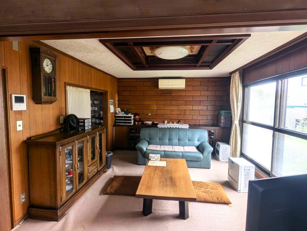 【中古住宅】西17南30☆準二世帯でも活用可能な広々物件☆  内観