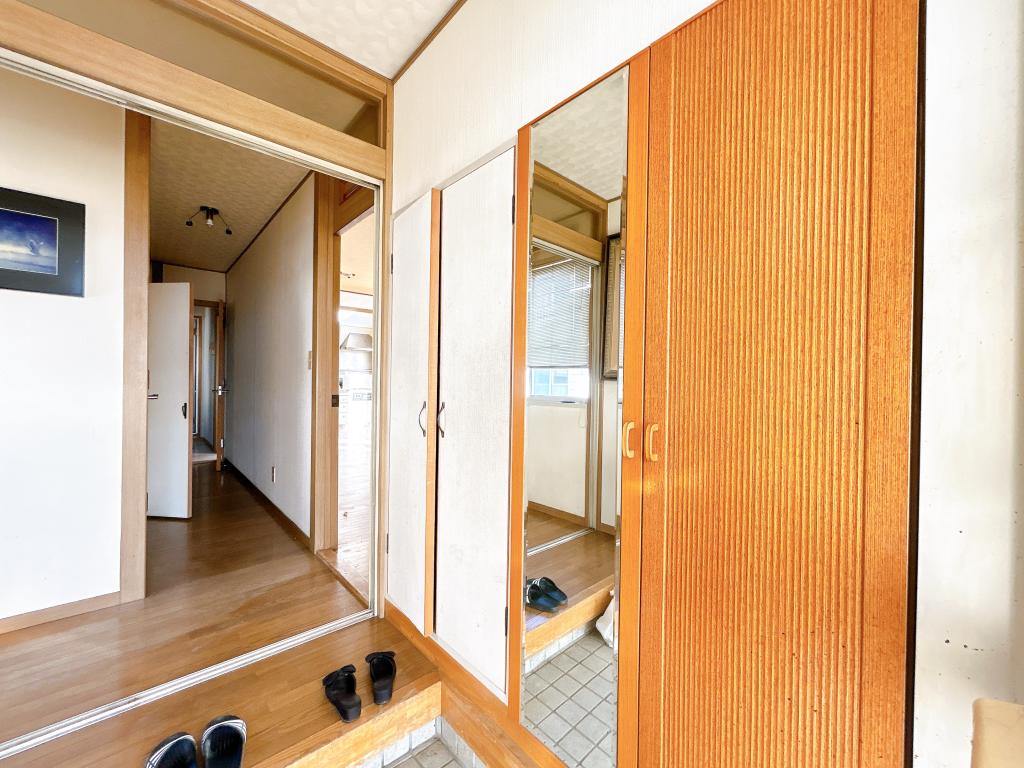 【若葉小・八中迄徒歩５分圏内】帯広市西１７条南５丁目 内観