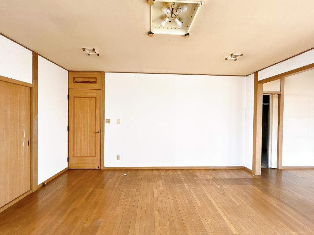 【若葉小・八中迄徒歩５分圏内】帯広市西１７条南５丁目 内観