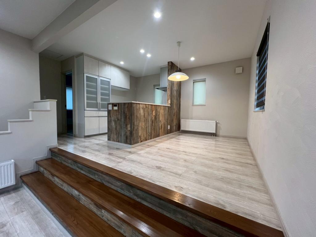 【価格改定】築10年♪　都市ガスエコジョーズ・ソーラー完備♪　西25南1＿築浅中古住宅  内観