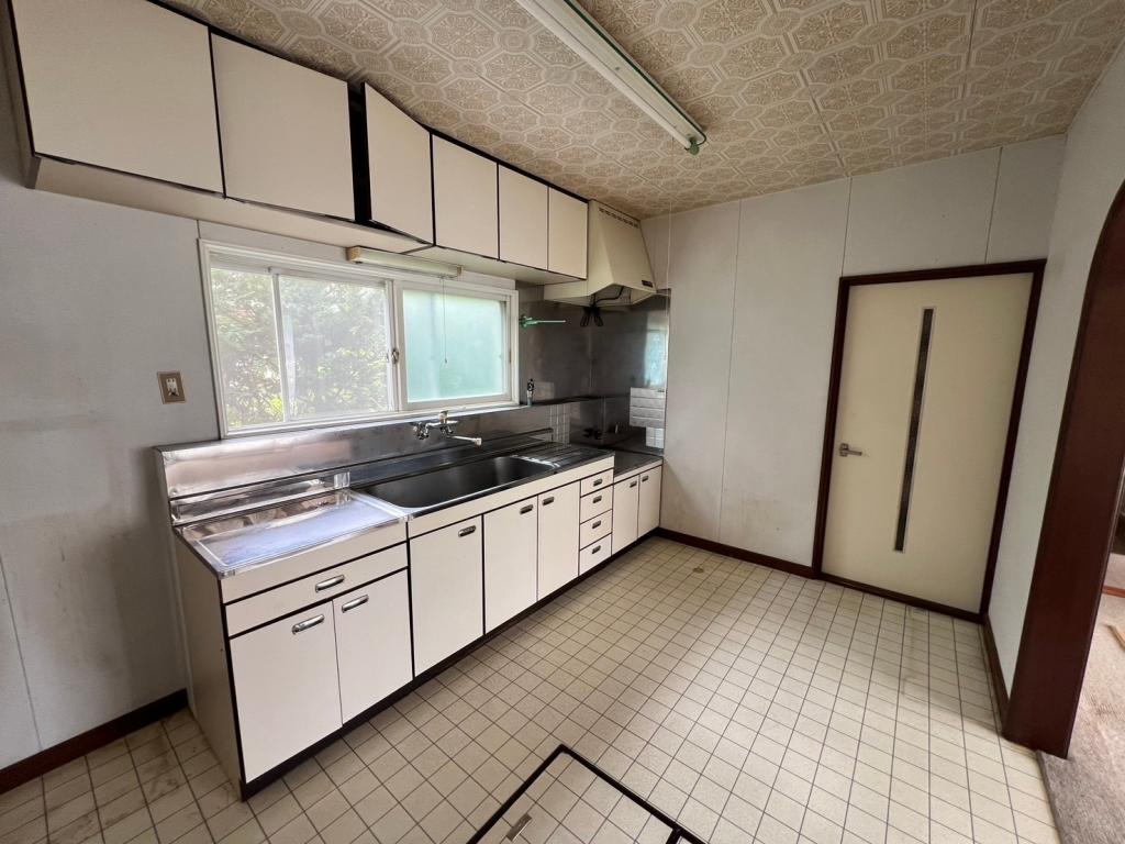 【価格改定】スーパー徒歩5分♪ 南向き♪　芽室町東6-8＿中古住宅 内観