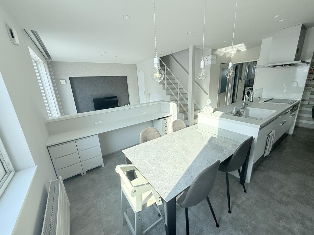 幕別町札内の築浅美邸の中古住宅　※築３年 内観