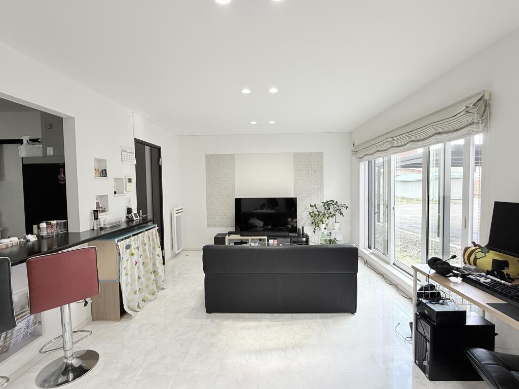 ※価格大幅改定　芽室町本通7丁目の中古住宅　※築浅美邸 内観