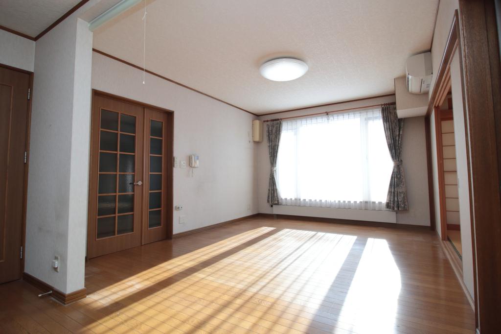 西10条南26丁目　平屋感覚で暮らせる、将来も安心の2階建て中古住宅 内観