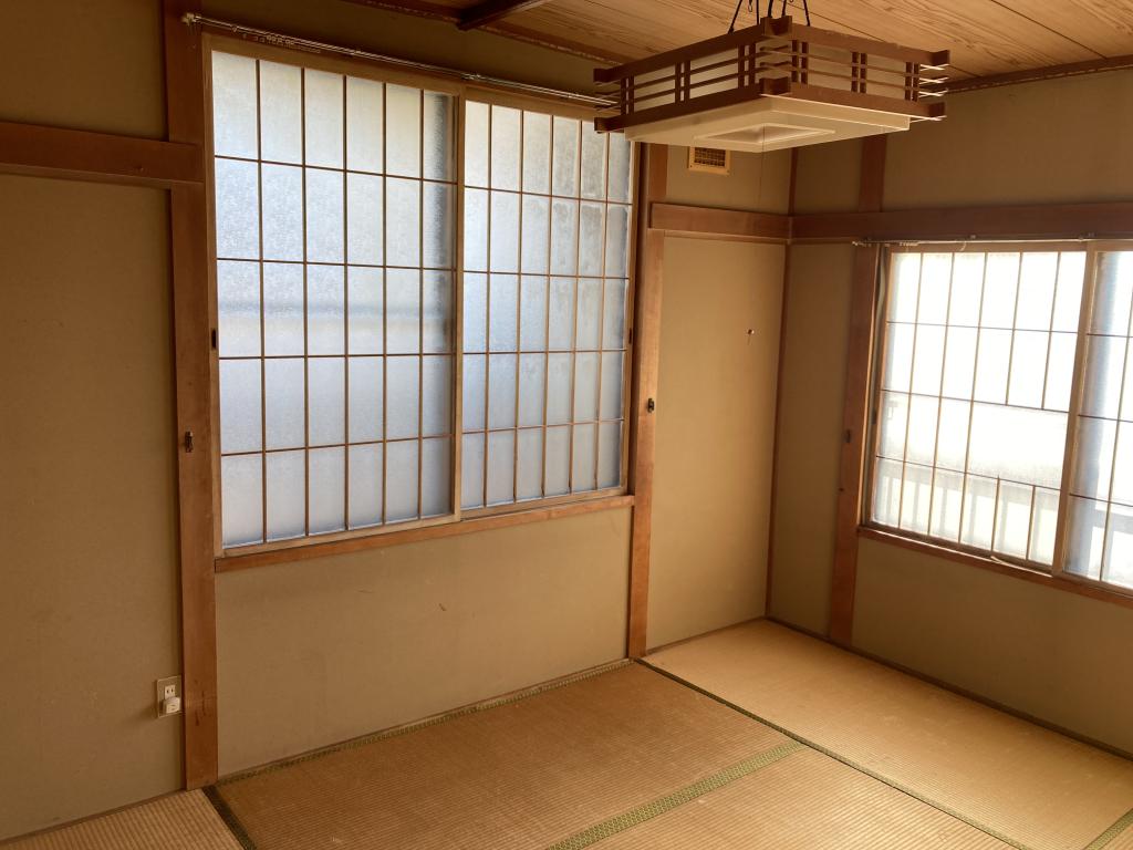 【価格改定】自然豊かな住宅地　南の森西9丁目　5SLDK 中古住宅　車庫・地下有り 内観