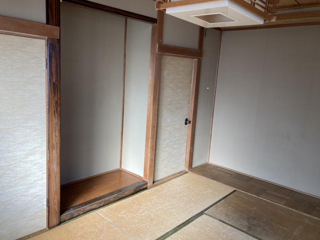 【価格改定】自然豊かな住宅地　南の森西9丁目　5SLDK 中古住宅　車庫・地下有り 内観