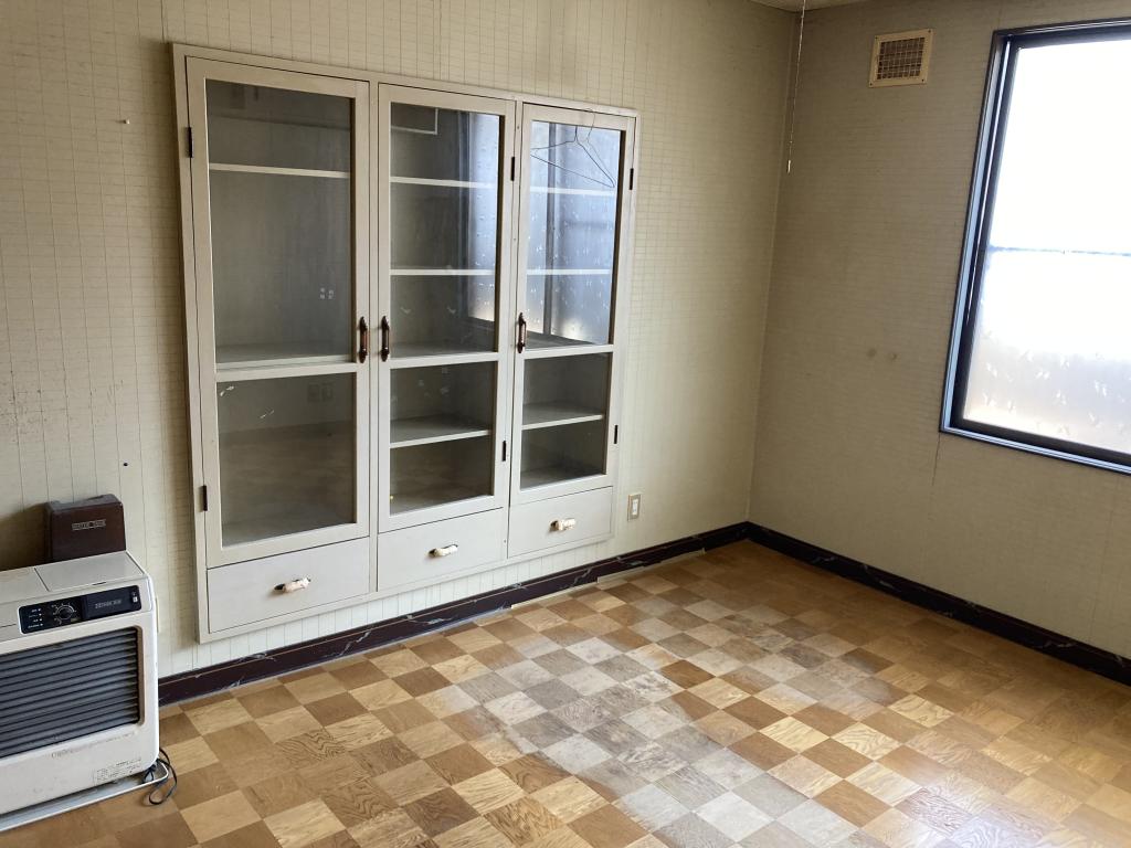 【価格改定】自然豊かな住宅地　南の森西9丁目　5SLDK 中古住宅　車庫・地下有り 内観