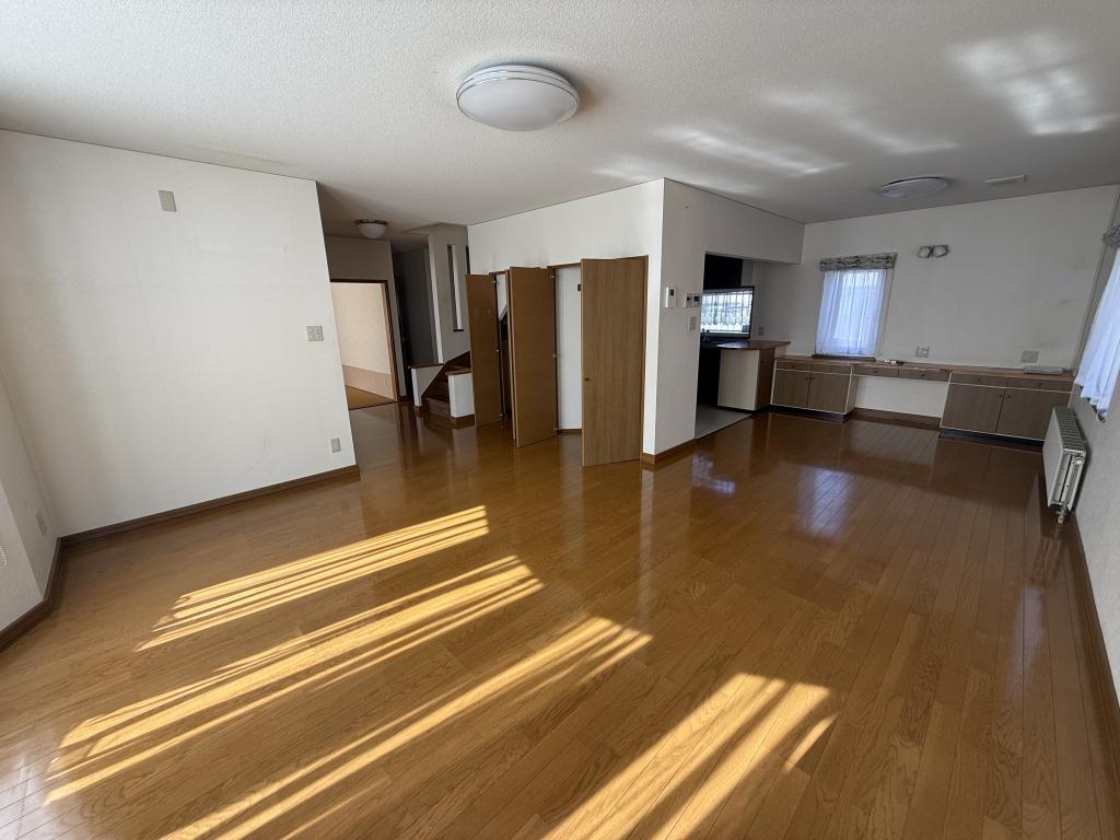 芽室町西３条４丁目1-27　戸建　敷地143.8坪 内観