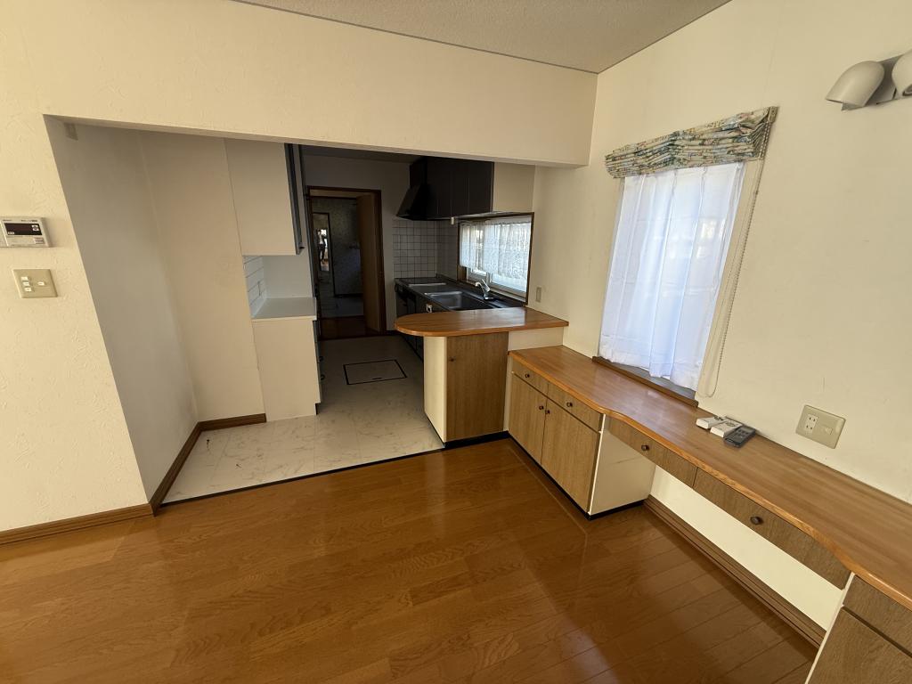 芽室町西３条４丁目1-27　戸建　敷地143.8坪 内観