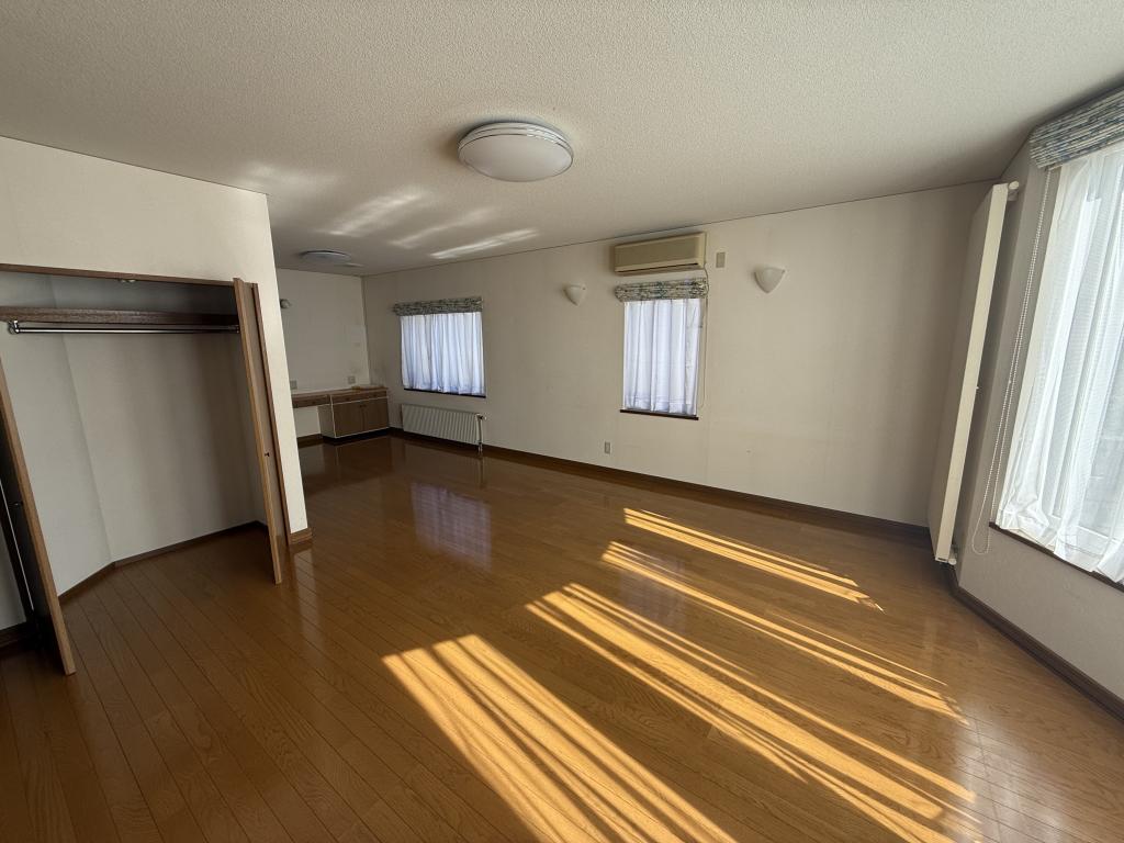 芽室町西３条４丁目1-27　戸建　敷地143.8坪 内観