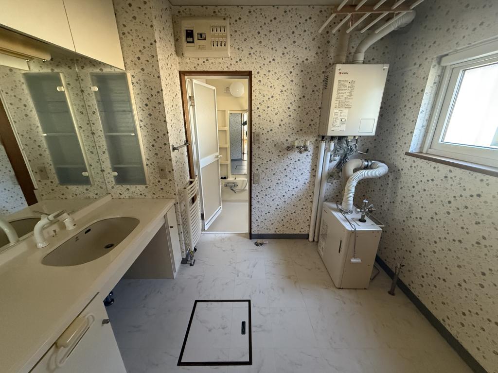 芽室町西３条４丁目1-27　戸建　敷地143.8坪 内観