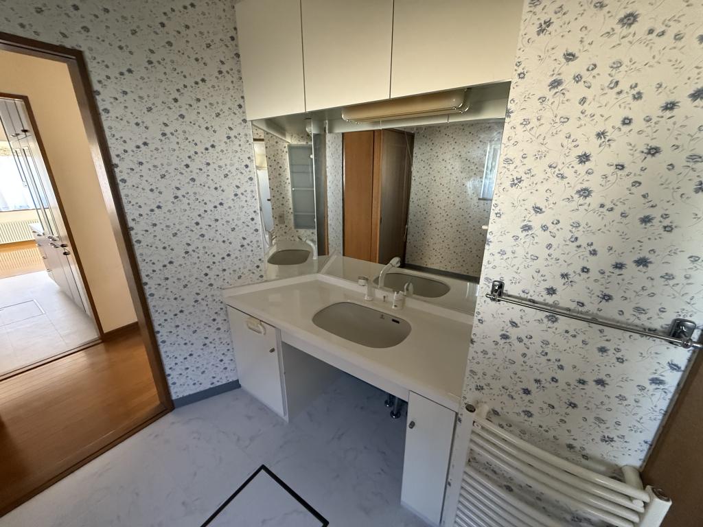 芽室町西３条４丁目1-27　戸建　敷地143.8坪 内観