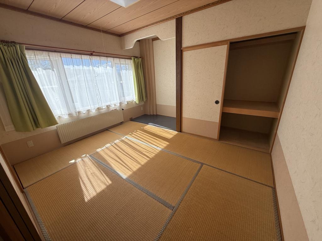 芽室町西３条４丁目1-27　戸建　敷地143.8坪 内観