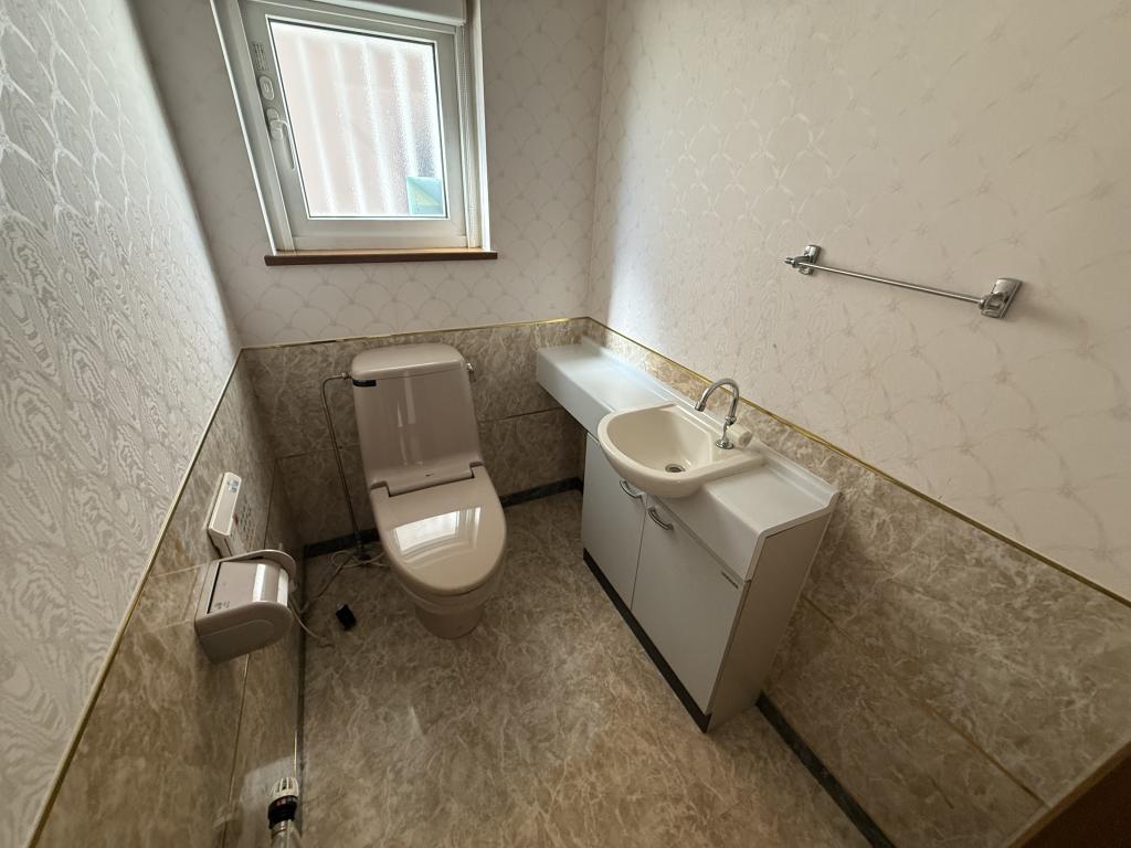 芽室町西３条４丁目1-27　戸建　敷地143.8坪 内観