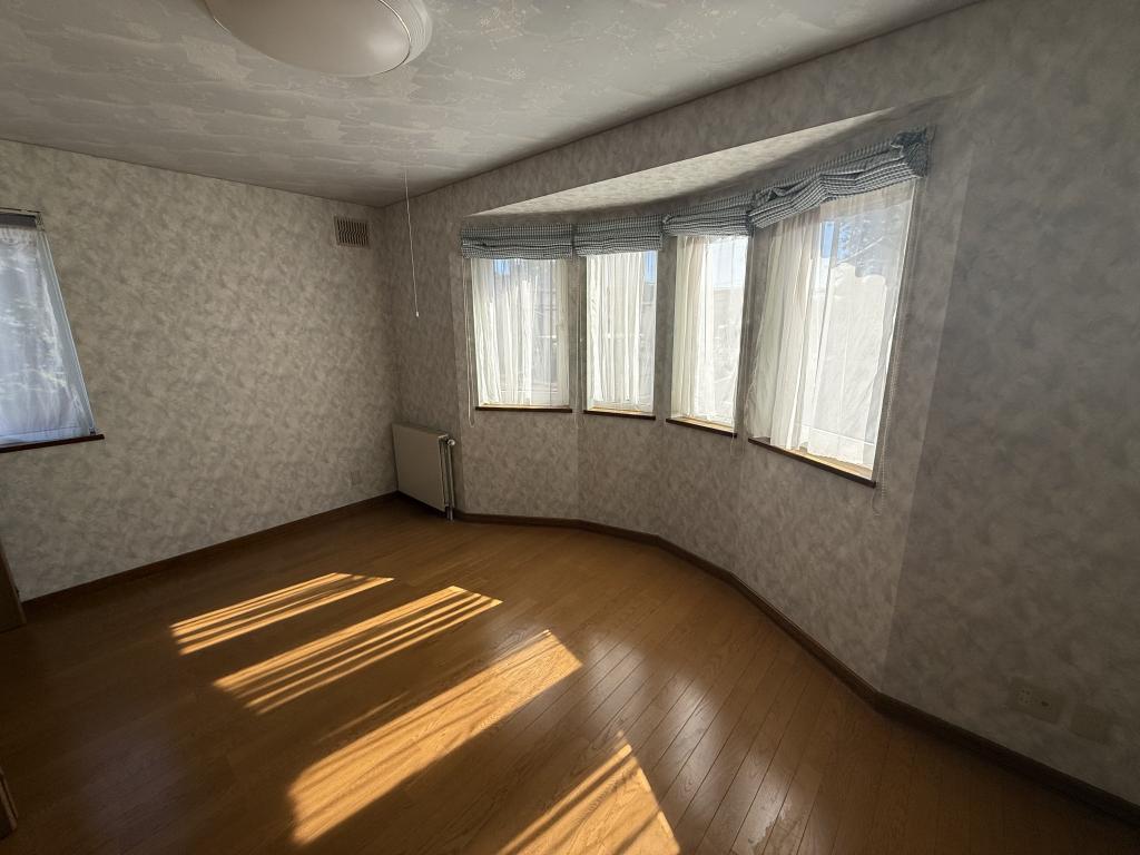 芽室町西３条４丁目1-27　戸建　敷地143.8坪 内観