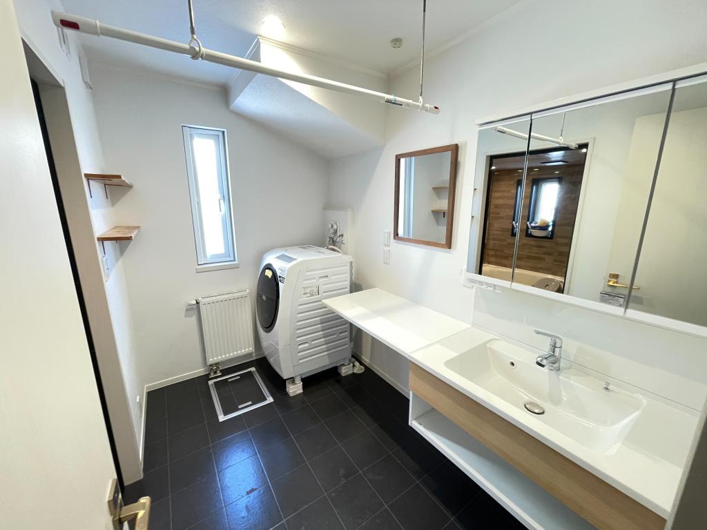 室内写真追加【築5年】　東14条南3丁目  内観