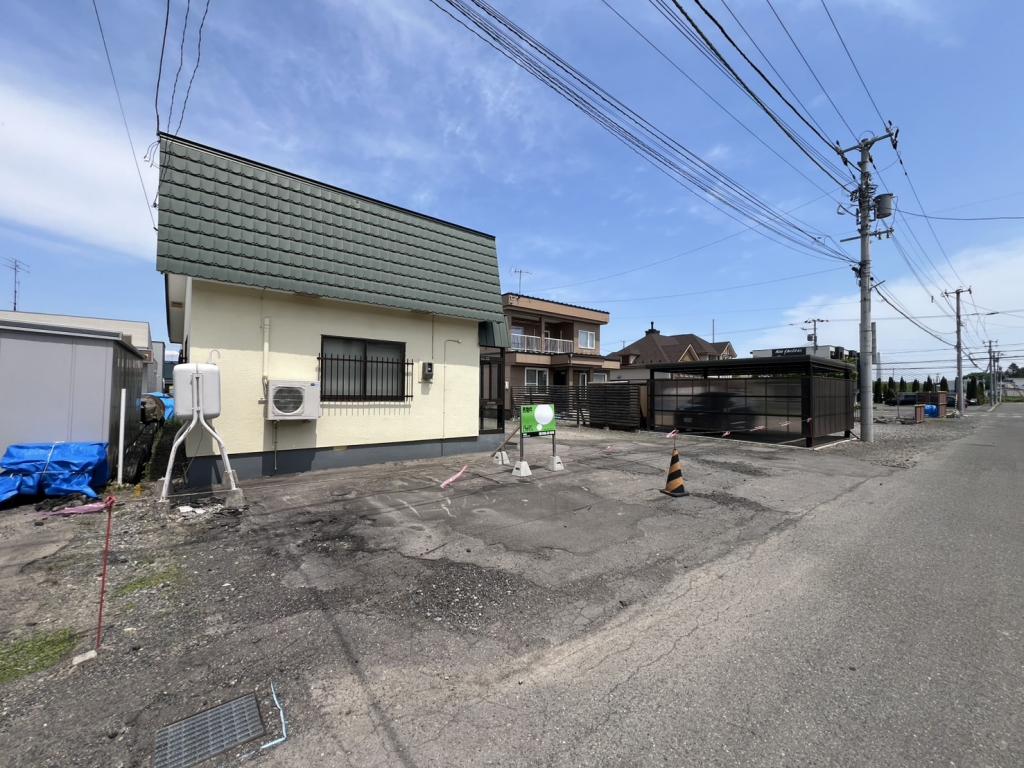 【価格改定】設備充実でフルリフォーム済♪　土地２３７坪♪　西7北5＿事務所 内観