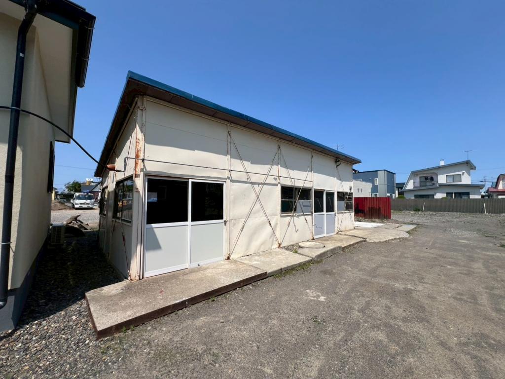 【価格改定】設備充実でフルリフォーム済♪　土地２３７坪♪　西7北5＿事務所 内観