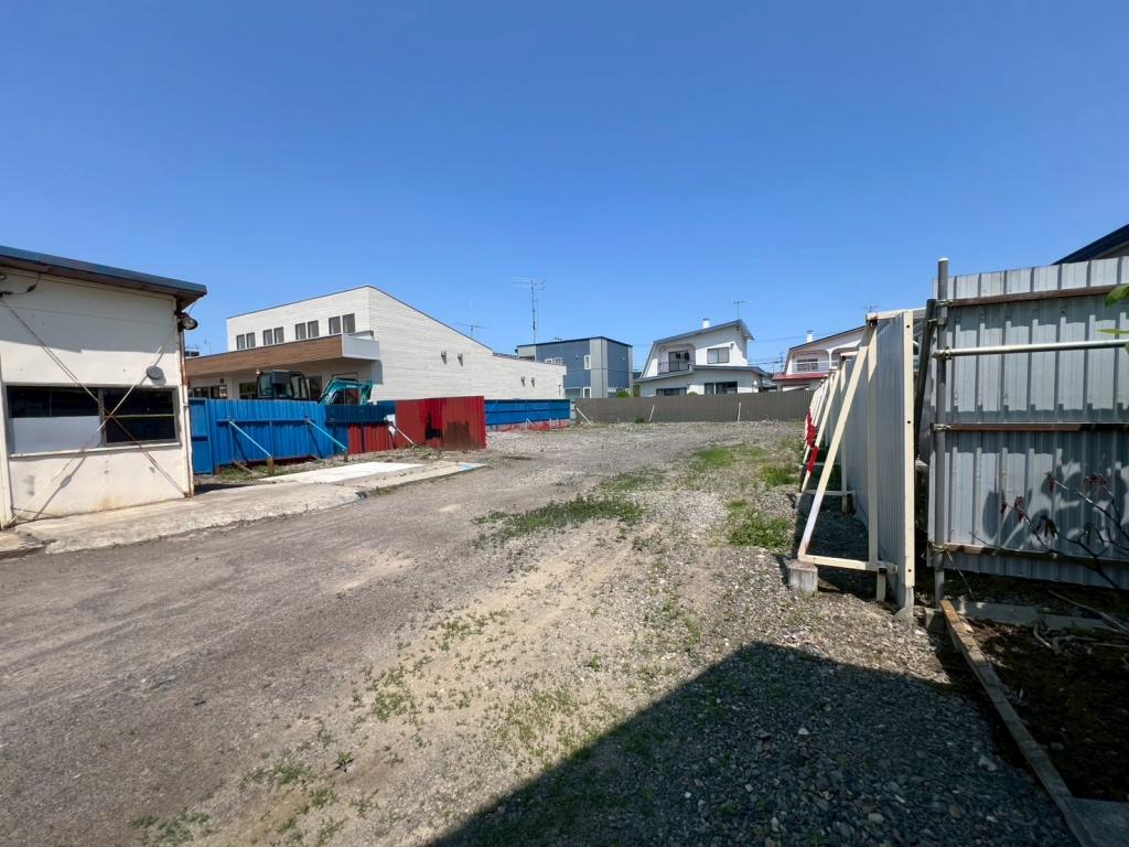 【価格改定】設備充実でフルリフォーム済♪　土地２３７坪♪　西7北5＿事務所 内観