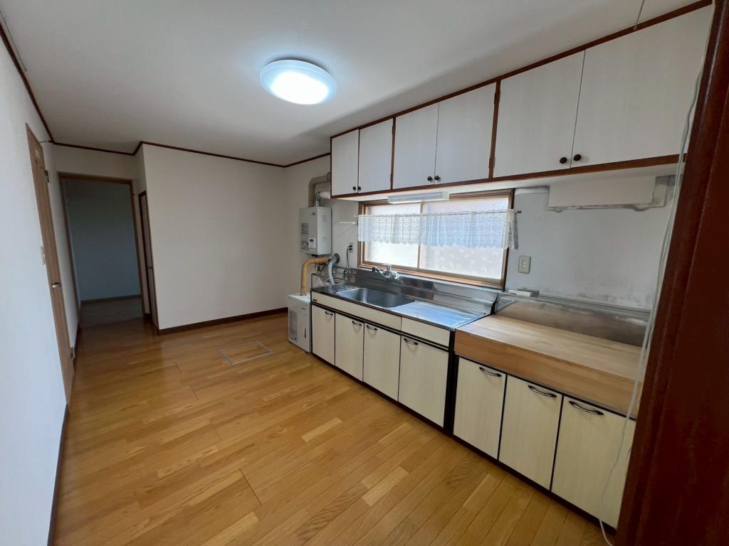 【価格改定】設備充実でフルリフォーム済♪　土地２３７坪♪　西7北5＿事務所 内観