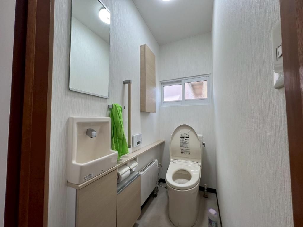 【価格改定】設備充実でフルリフォーム済♪　土地２３７坪♪　西7北5＿事務所 内観