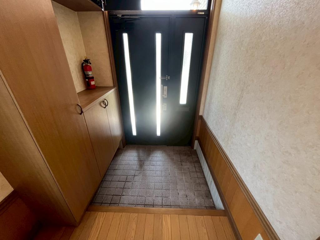 【中古住宅】　帯広市緑ヶ丘2条通　駐車2台可能　大型地下あり  内観