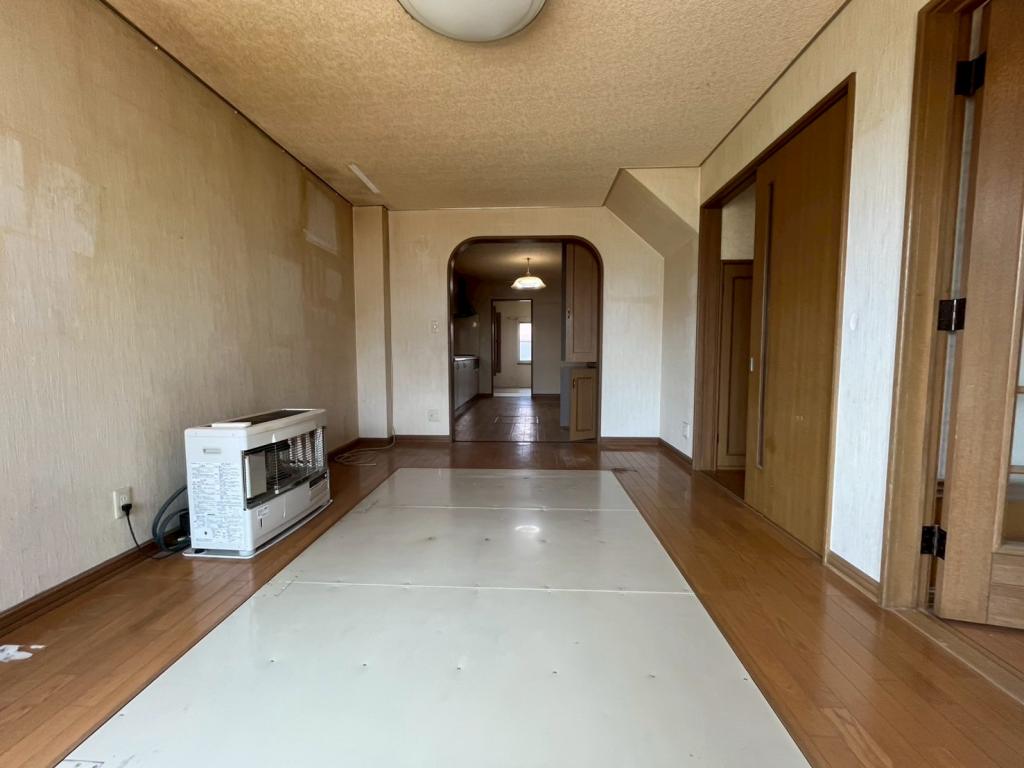 【中古住宅】　帯広市緑ヶ丘2条通　駐車2台可能　大型地下あり  内観