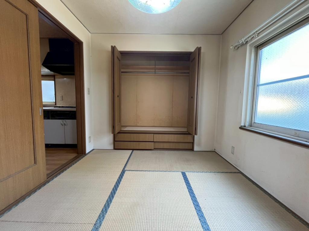 【中古住宅】　帯広市緑ヶ丘2条通　駐車2台可能　大型地下あり  内観