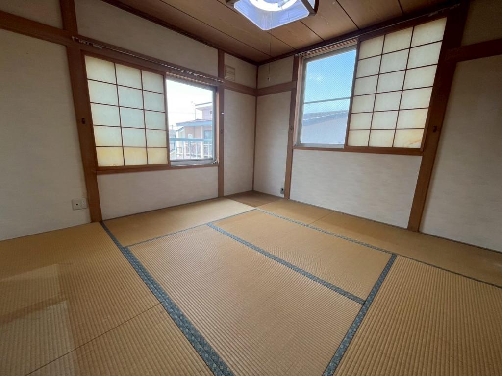 【中古住宅】　帯広市緑ヶ丘2条通　駐車2台可能　大型地下あり  内観