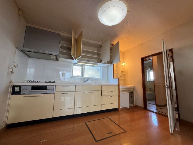 西９条南２５丁目【４ＬＤＫ中古住宅一戸建て！】 内観