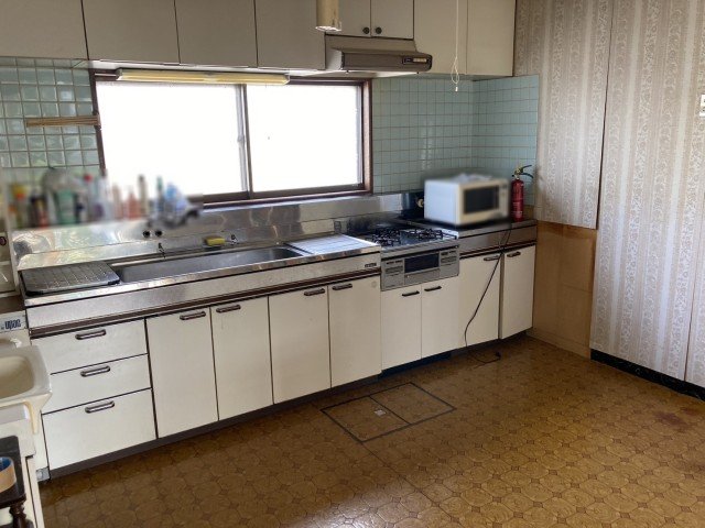 西１５条南１２丁目【約１４０坪の広々とした敷地！】 内観