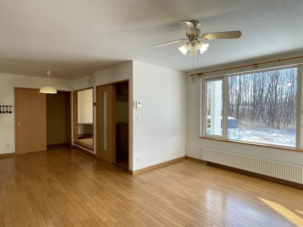 帯広市富士町【新オーナー様募集！平成１８年築５ＬＤＫ！】 内観