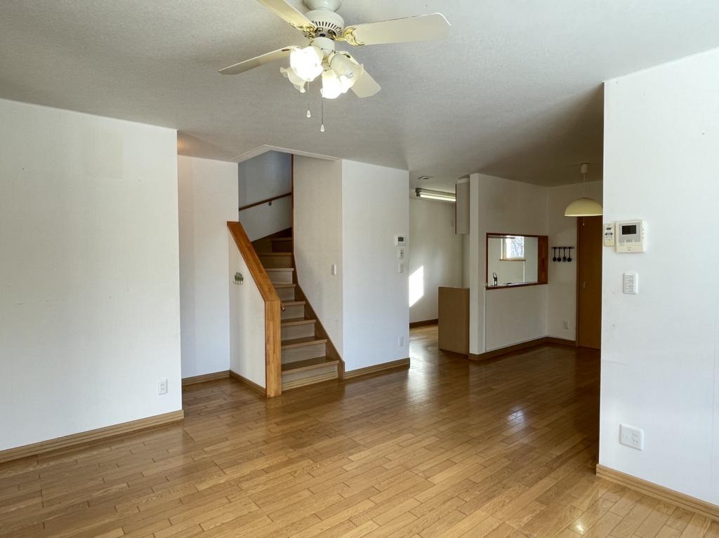 帯広市富士町【新オーナー様募集！平成１８年築５ＬＤＫ！】 内観