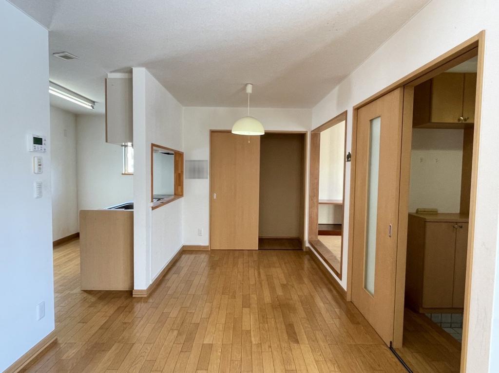 帯広市富士町【新オーナー様募集！平成１８年築５ＬＤＫ！】 内観