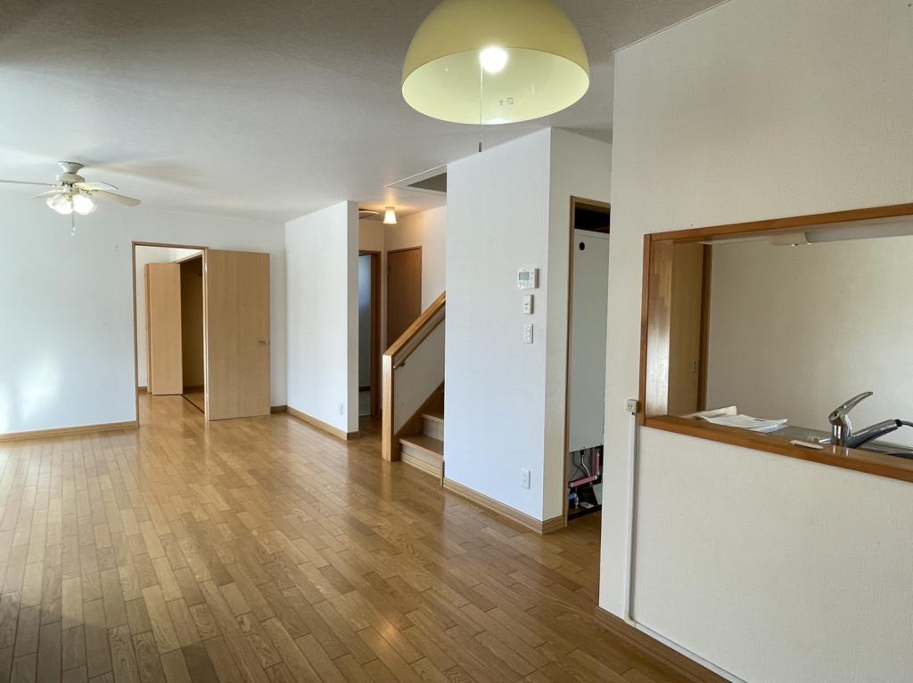 帯広市富士町【新オーナー様募集！平成１８年築５ＬＤＫ！】 内観