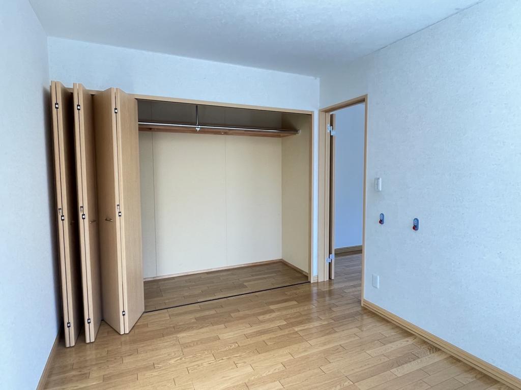 帯広市富士町【新オーナー様募集！平成１８年築５ＬＤＫ！】 内観