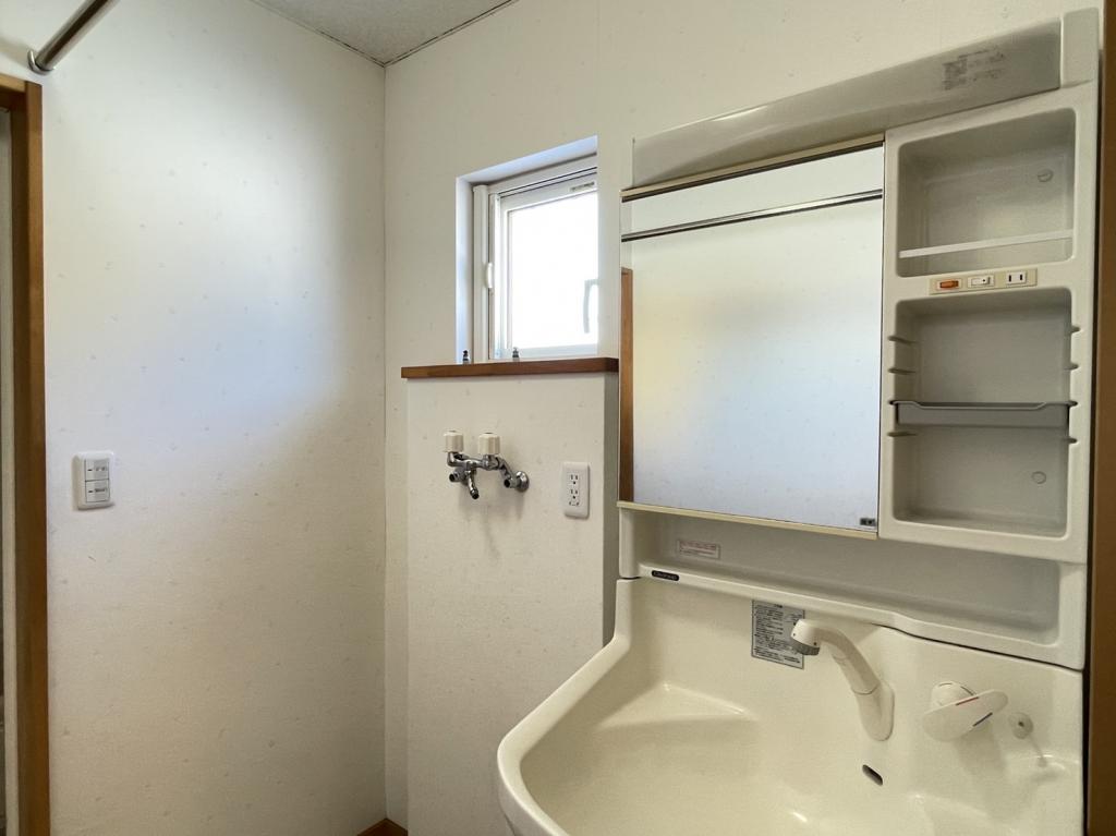 帯広市富士町【新オーナー様募集！平成１８年築５ＬＤＫ！】 内観