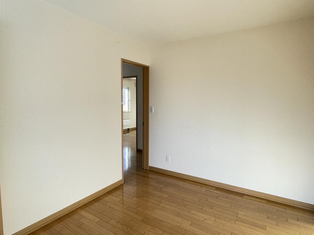 帯広市富士町【新オーナー様募集！平成１８年築５ＬＤＫ！】 内観