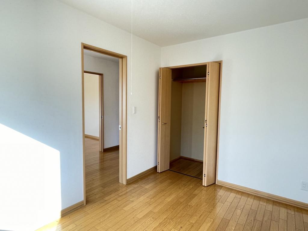 帯広市富士町【新オーナー様募集！平成１８年築５ＬＤＫ！】 内観