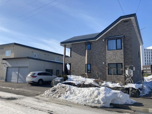 西１３条南１１丁目【吹抜けで開放的なＬＤＫ♪薪ストーブあり！】 内観