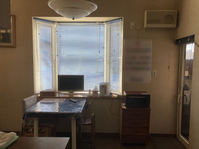 西１３条南１１丁目【吹抜けで開放的なＬＤＫ♪薪ストーブあり！】 内観