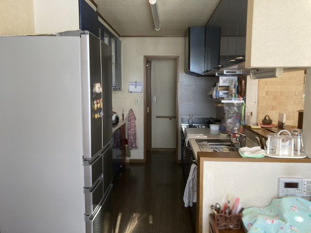 西１３条南１１丁目【吹抜けで開放的なＬＤＫ♪薪ストーブあり！】 内観