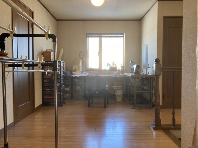 西１３条南１１丁目【吹抜けで開放的なＬＤＫ♪薪ストーブあり！】 内観