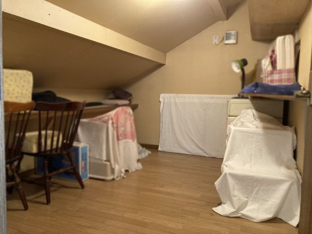 西１３条南１１丁目【吹抜けで開放的なＬＤＫ♪薪ストーブあり！】 内観